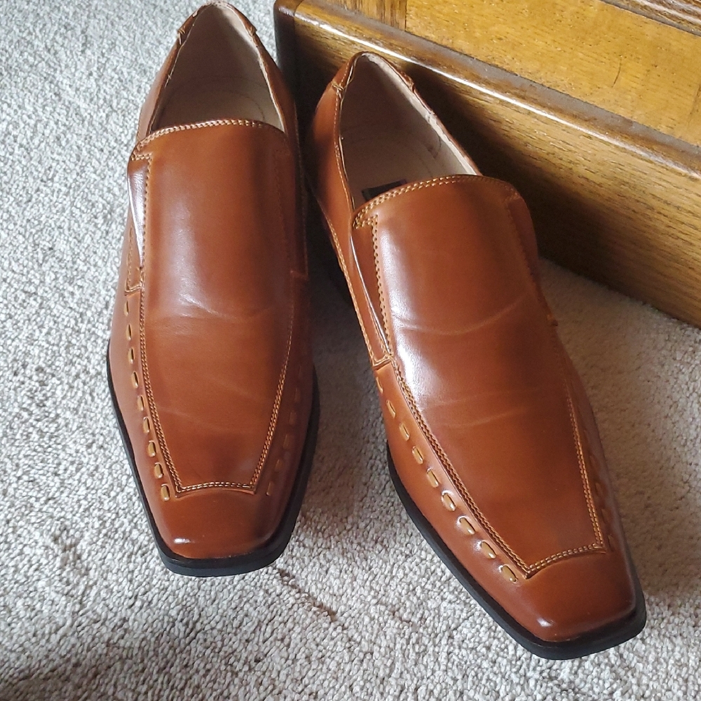 Never worn Men's Brown designer Leather Loafers sz 43